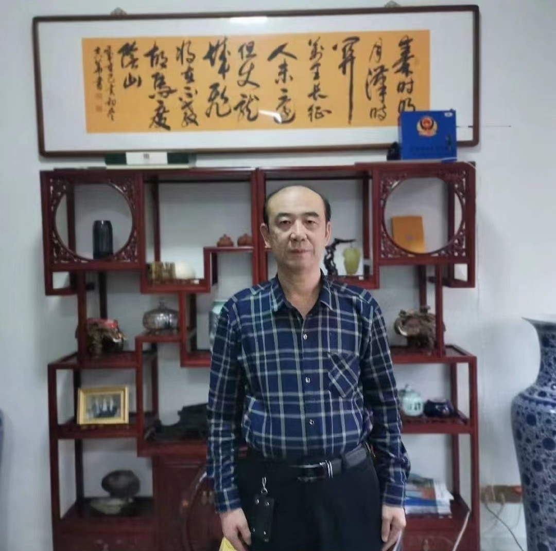 老师形象照.jpg